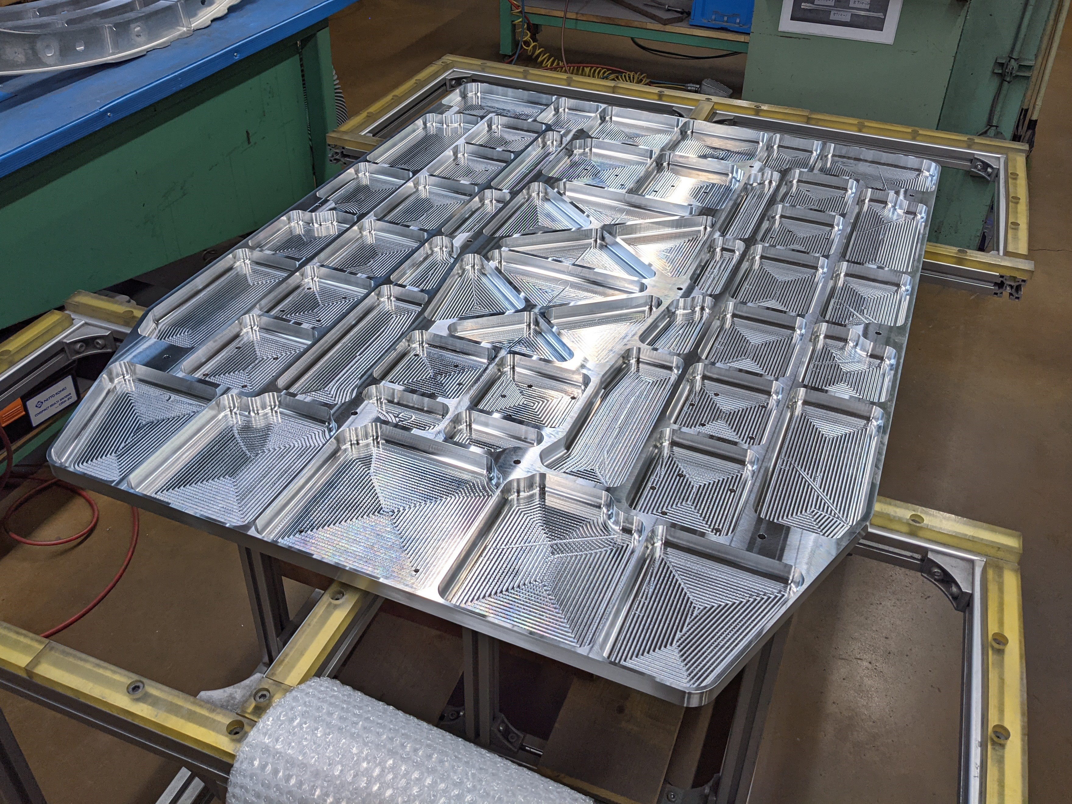 ヘリコプター関連部品（1枚目）