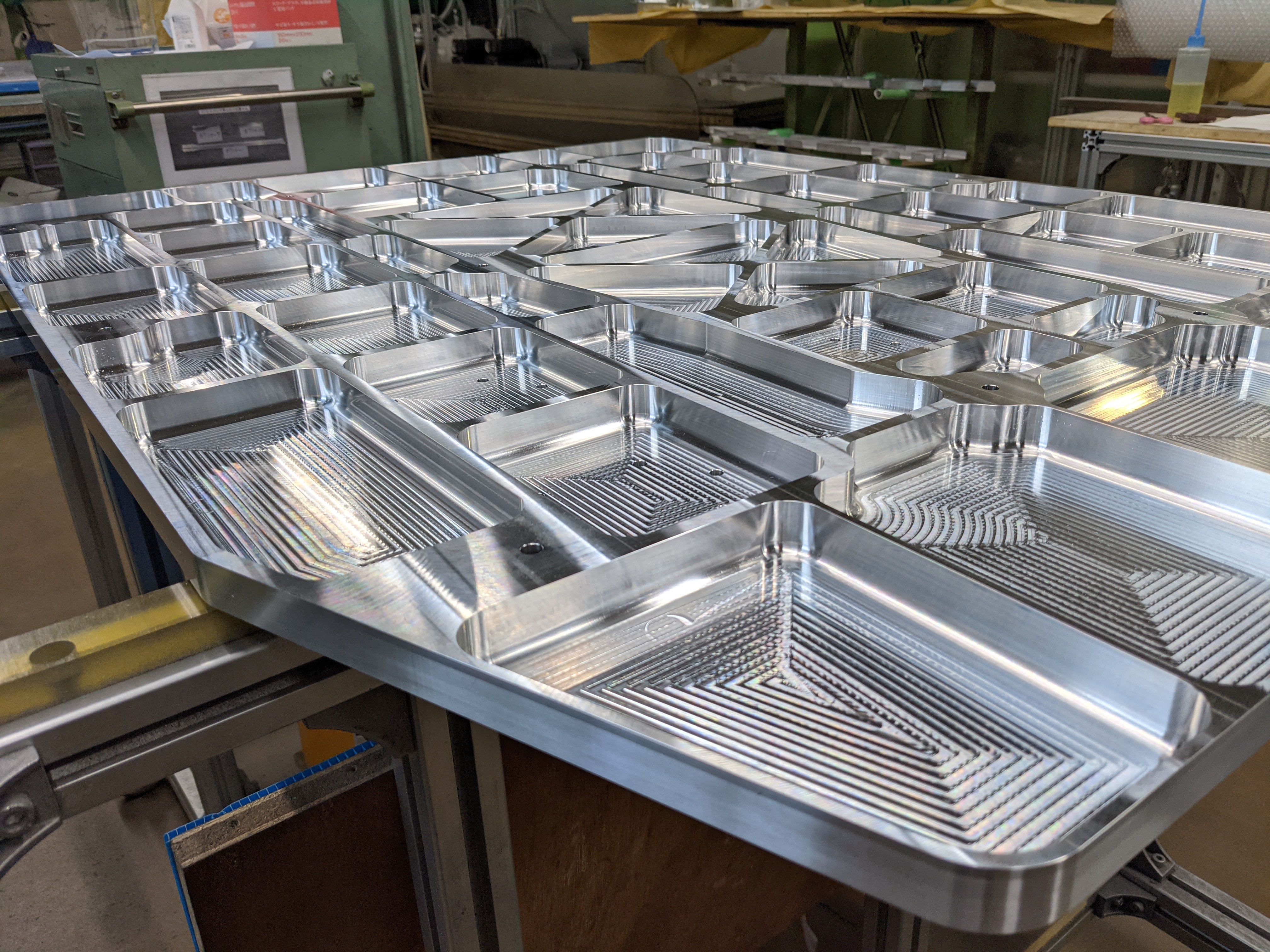 ヘリコプター関連部品（2枚目）